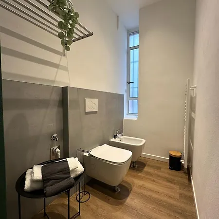 Urban Chic Black Como