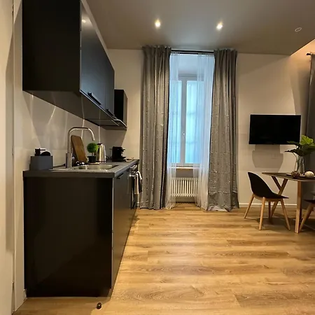 דירה Urban Chic Black